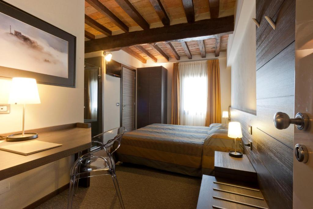 Locanda Sant'Ambrogio Rivalta  Стая снимка
